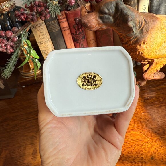 Vintage Blue and White Stripped Ginger Jar/Porcelain potiche with Gold Accents - Picture 13 of 17